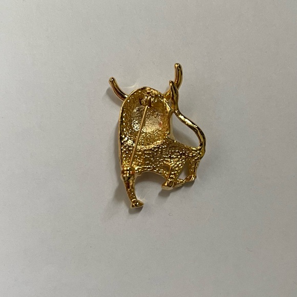 Gold Toned Bull Brooch - Picture 3 of 6